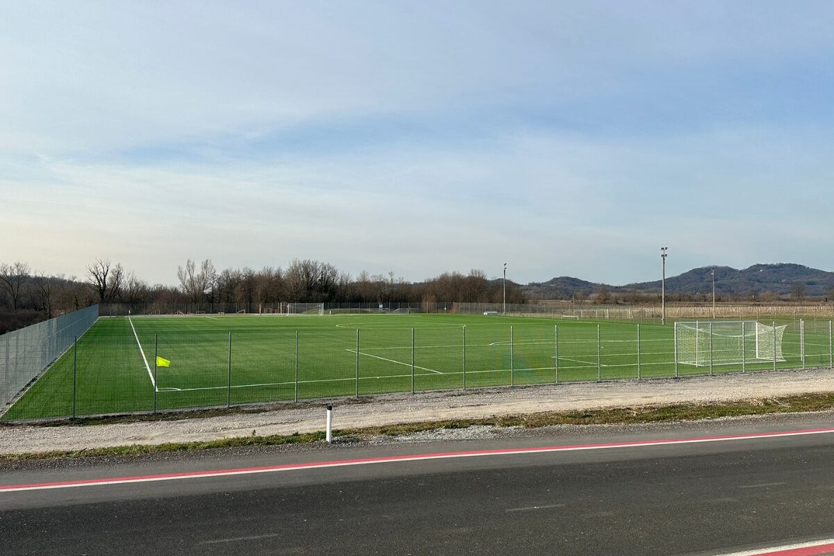 Igrisce Um.trava Vipolze Foto Green Studio