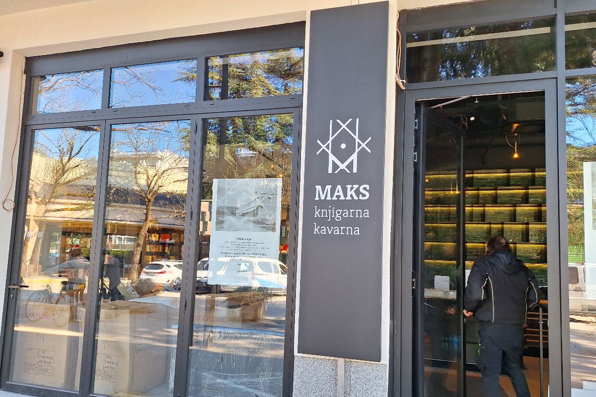 Kavarna Maks Zunanjost 2