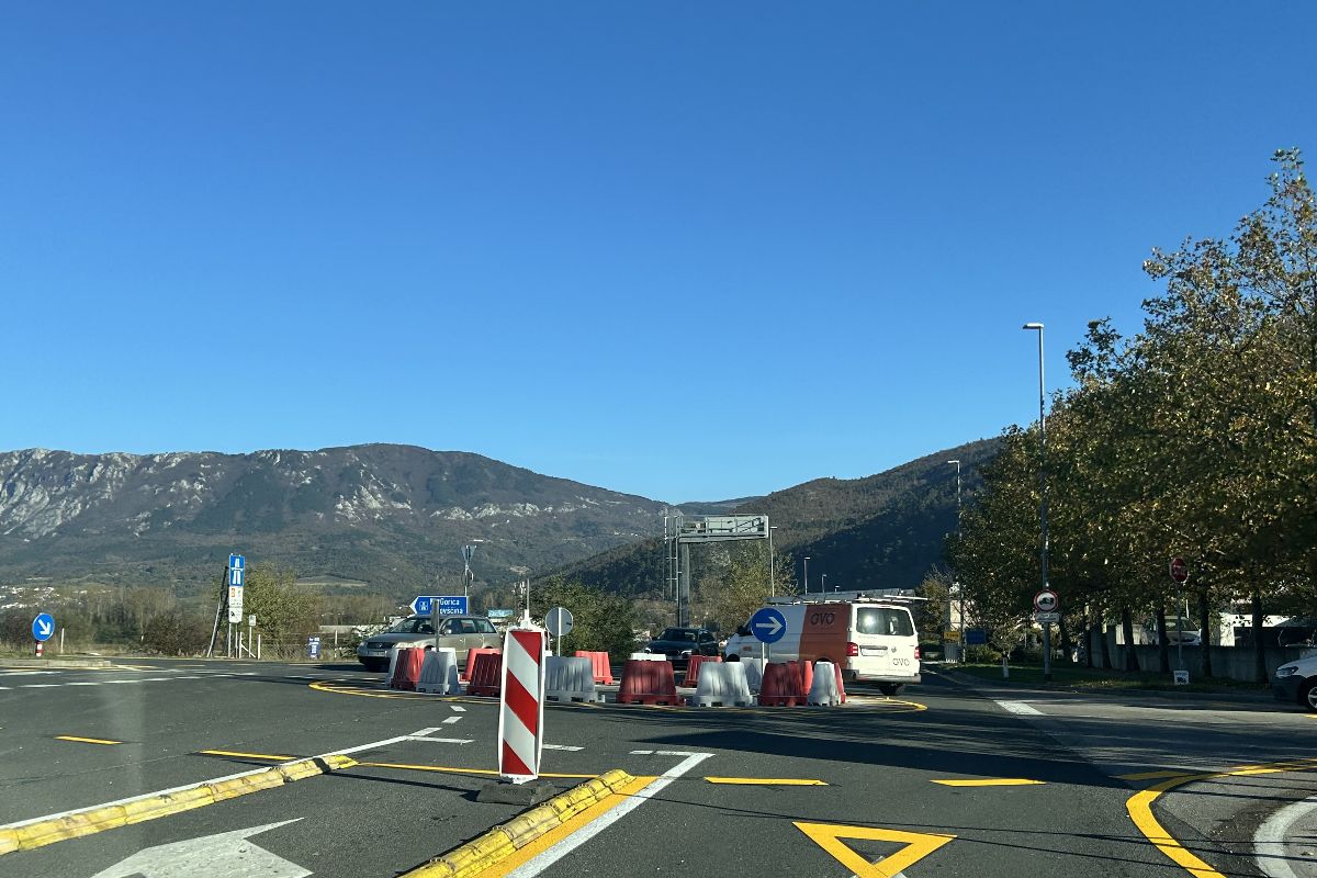 KROZISCE VIPAVA RADIO ROBIN