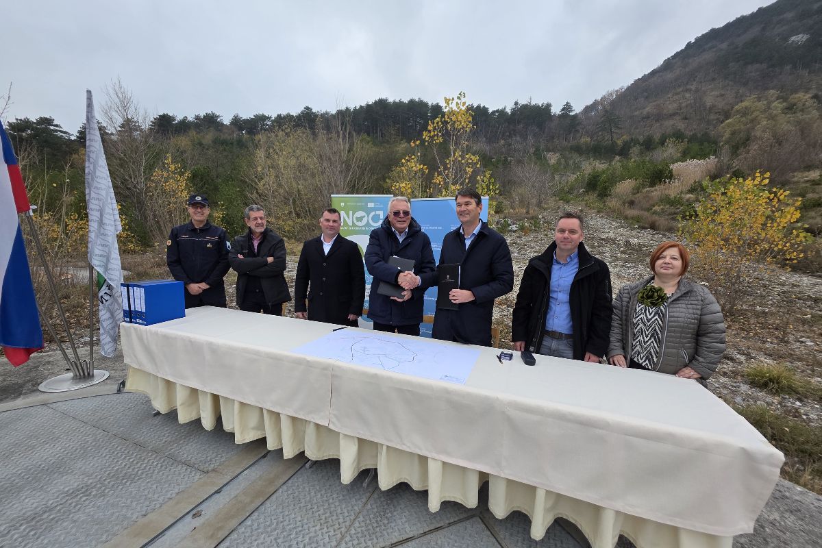 Slano blato pogodba hitrotehnil