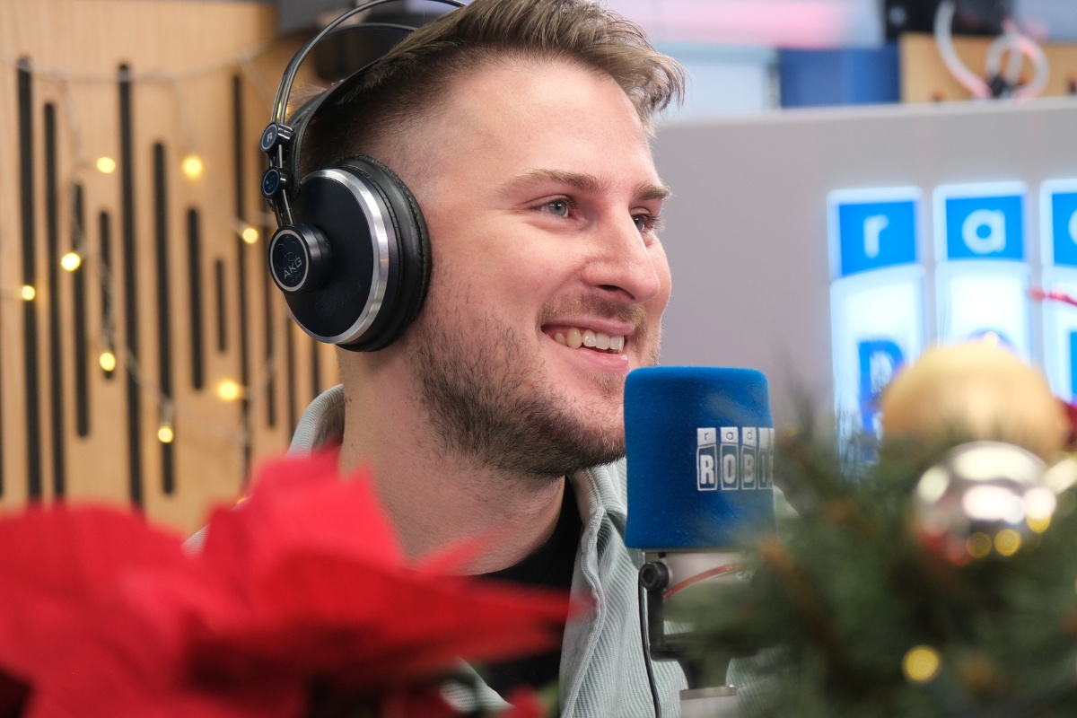 Gregor Ravnik bozicni Robin dec2025