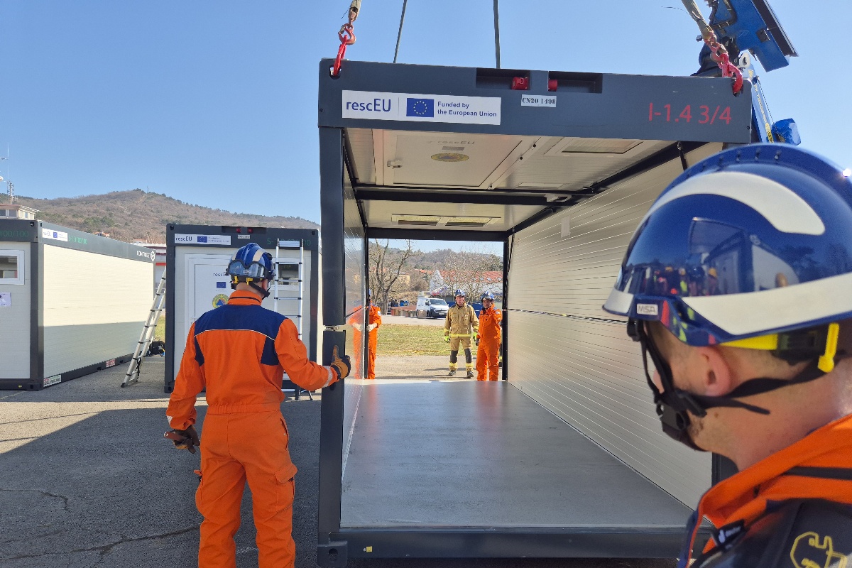 FOTO KONTEJNERJI SEZANA