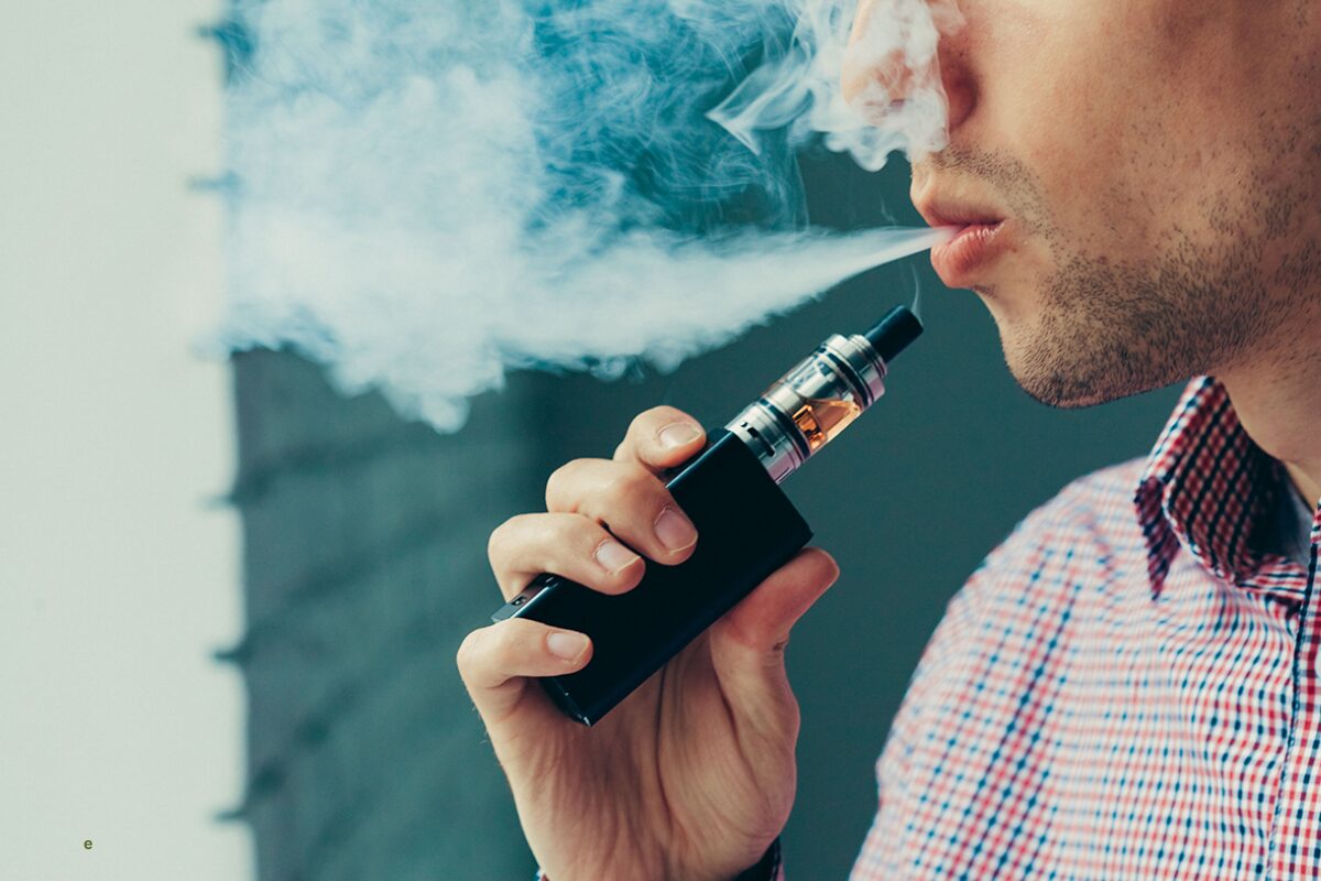 Zaradi uporabe elektronskih cigaret dve mladoletni osebi potrebovali  zdravniško pomoč