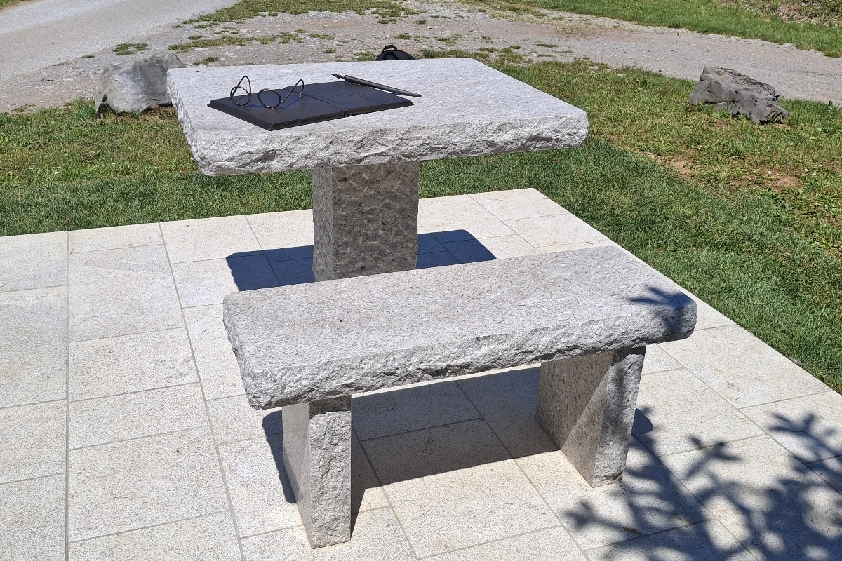 Kosovelovov obelezje Tomaj