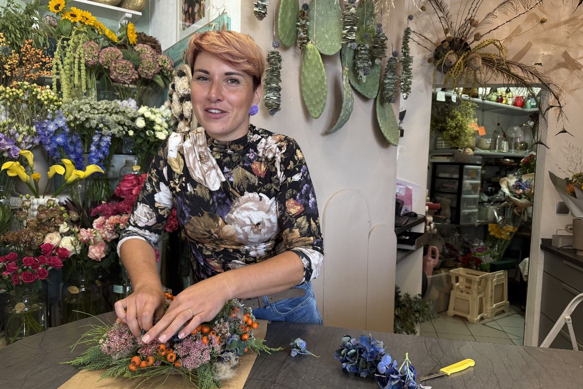 MAJA SERAZIN CESEN POGLEDA
