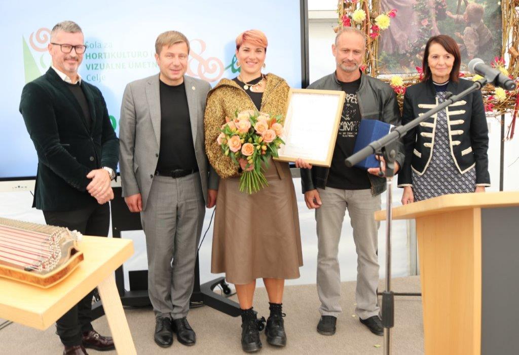 Maja serazin cesen